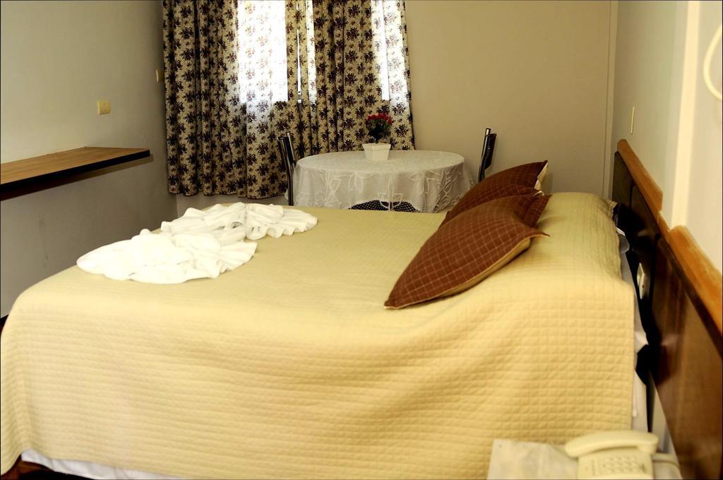 Gutemberg Plaza Hotel Nova Serrana Habitación foto